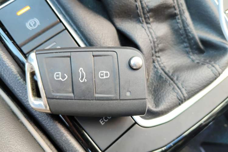 Used Volkswagen Sagitar 2023 300TSI DSG Excellence Edition Vehicle Key