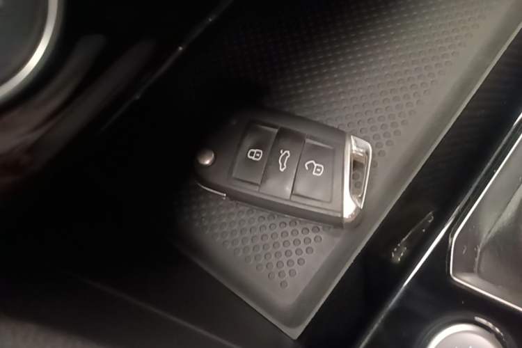 Used Volkswagen Sagitar 2023 300TSI DSG Excellence Edition Vehicle Key