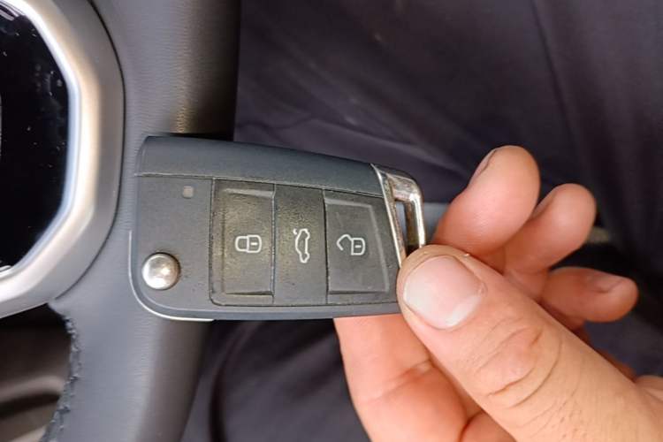Used Volkswagen Sagitar 2023 300TSI DSG Excellence Edition Vehicle Key