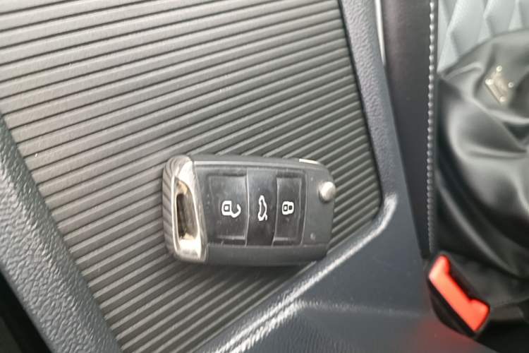 Used Volkswagen Sagitar 2023 300TSI DSG Excellence Edition Vehicle Key