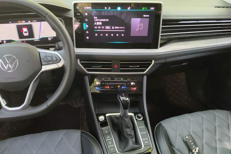 Used Volkswagen Sagitar 2023 280TSI DSG Excellence Edition Audio And AC Panel