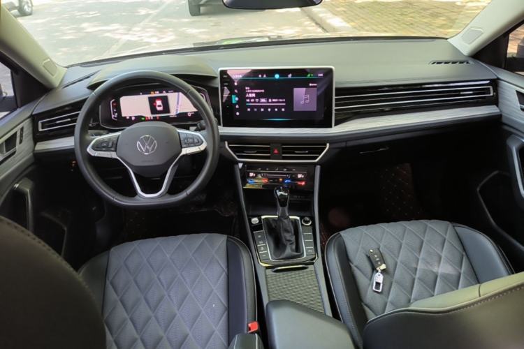 Used Volkswagen Sagitar 2023 280TSI DSG Excellence Edition Center Console