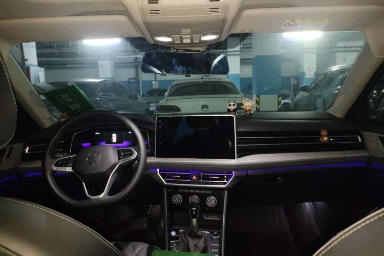Used Volkswagen Sagitar 2023 300TSI DSG Excellence Edition Center Console