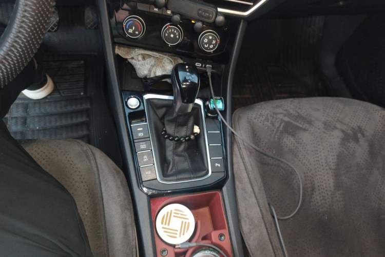 Used Volkswagen Sagitar 2023 300TSI DSG Excellence Edition Gear Lever