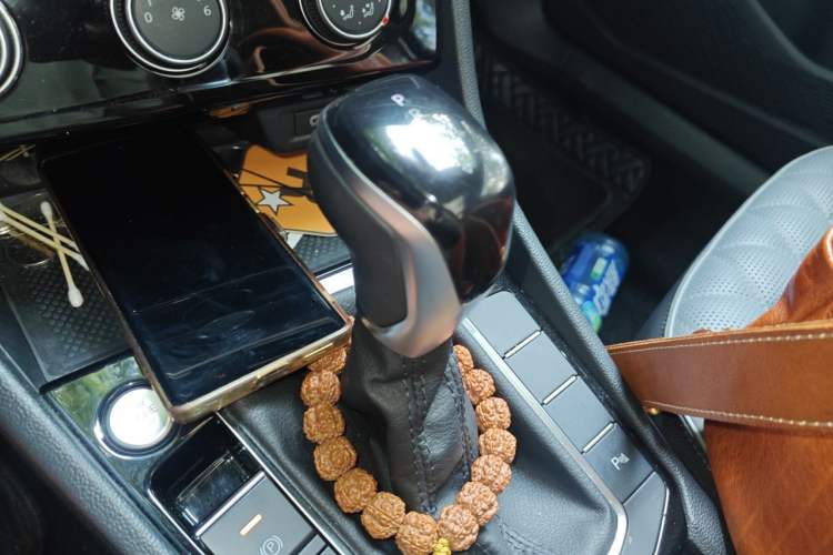 Used Volkswagen Sagitar 2023 300TSI DSG Excellence Edition Gear Lever