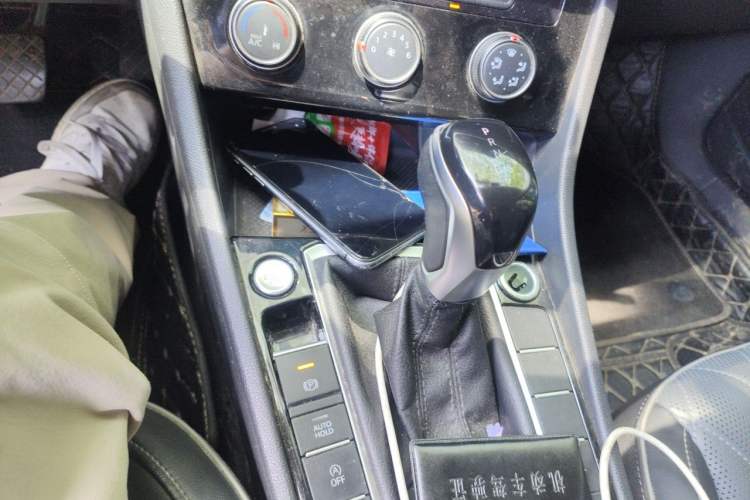 Used Volkswagen Sagitar 2023 280TSI DSG Beyond Lite Edition Gear Lever