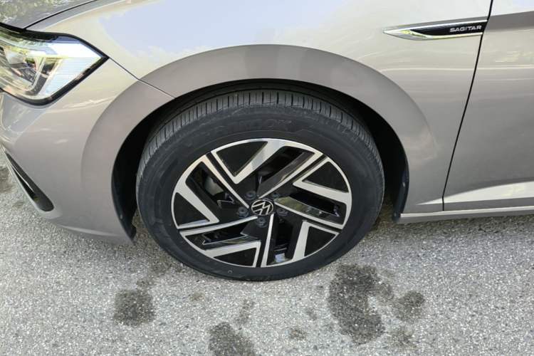 Used Volkswagen Sagitar 2023 280TSI DSG Excellence Edition Left Front Wheel Hub