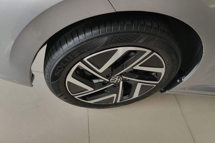 Used Volkswagen Sagitar 2023 300TSI DSG Excellence Edition Left Front Wheel Hub