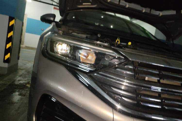 Used Volkswagen Sagitar 2023 300TSI DSG Excellence Edition Right Front Headlight