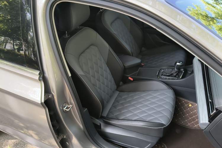 Used Volkswagen Sagitar 2023 280TSI DSG Excellence Edition Right Front Seat