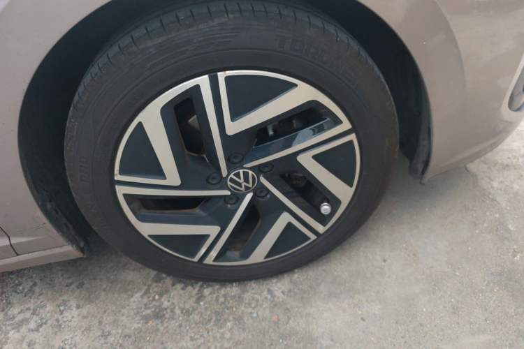 Used Volkswagen Sagitar 2023 300TSI DSG Excellence Edition Right Front Wheel Hub