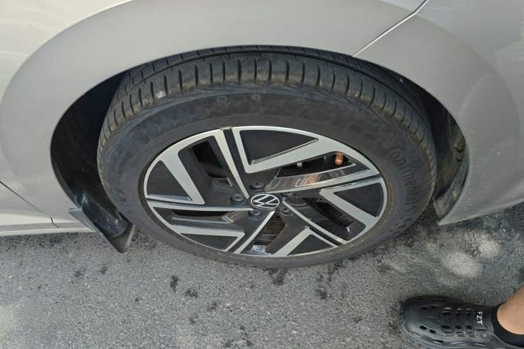 Used Volkswagen Sagitar 2023 300TSI DSG Excellence Edition Right Front Wheel Hub