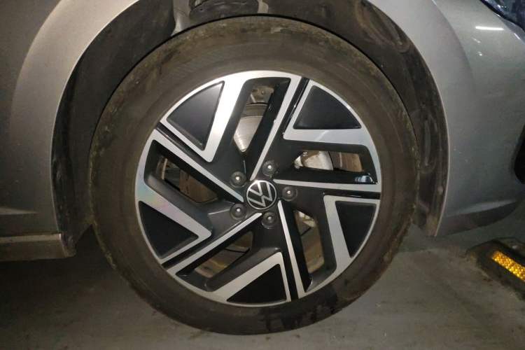 Used Volkswagen Sagitar 2023 300TSI DSG Excellence Edition Right Front Wheel Hub