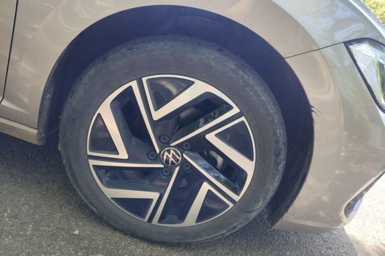 Used Volkswagen Sagitar 2023 280TSI DSG Beyond Lite Edition Right Front Wheel Hub