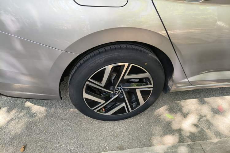 Used Volkswagen Sagitar 2023 280TSI DSG Excellence Edition Right Rear Wheel Hub