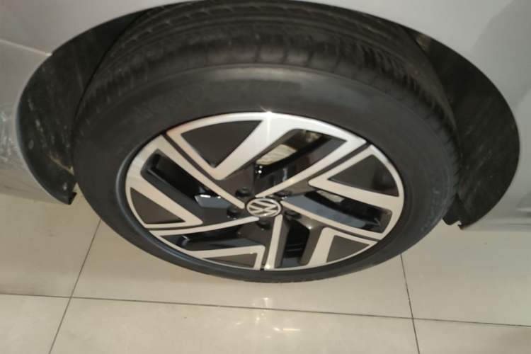 Used Volkswagen Sagitar 2023 300TSI DSG Excellence Edition Right Rear Wheel Hub