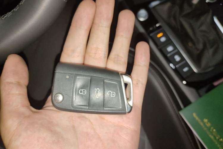 Used Volkswagen Sagitar 2023 300TSI DSG Excellence Edition Vehicle Key