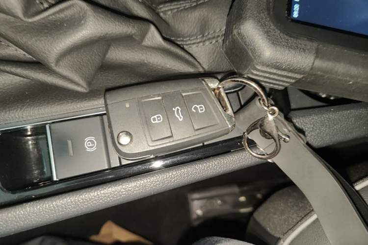Used Volkswagen Sagitar 2023 300TSI DSG Excellence Edition Vehicle Key