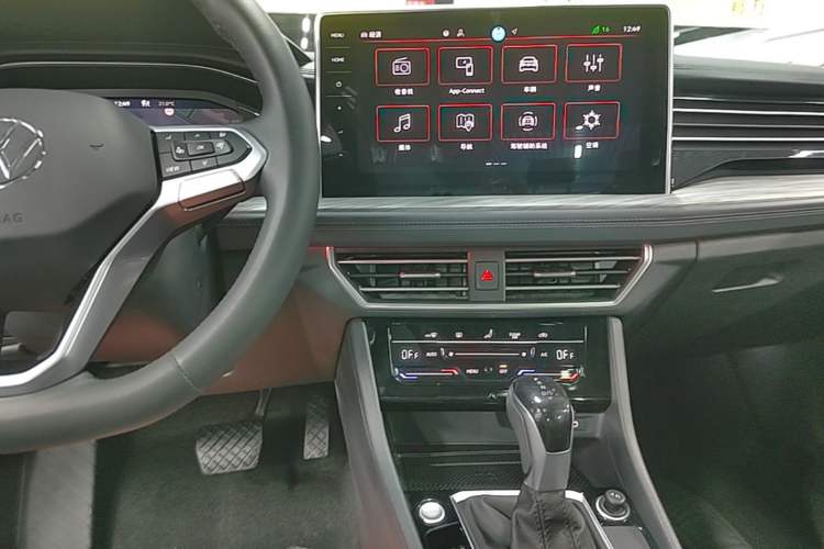 Used Volkswagen Sagitar 2024 300TSI DSG Excellence Edition Audio And AC Panel