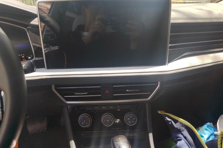 Used Volkswagen Sagitar 2024 300TSI DSG Excellence Edition Audio And AC Panel