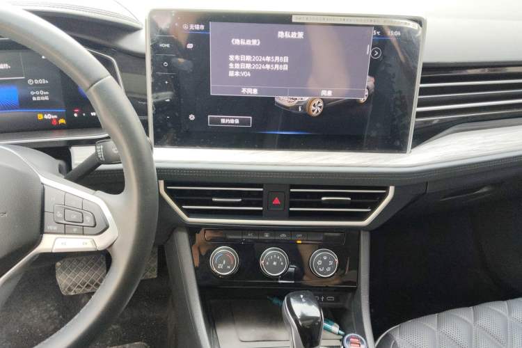 Used Volkswagen Sagitar 2024 300TSI DSG Excellence Edition Audio And AC Panel