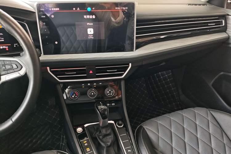 Used Volkswagen Sagitar 2024 300TSI DSG Excellence Edition Audio And AC Panel