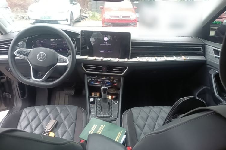 Used Volkswagen Sagitar 2024 300TSI DSG Excellence Edition Center Console