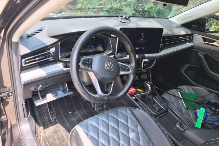 Used Volkswagen Sagitar 2024 300TSI DSG Excellence Edition Center Console