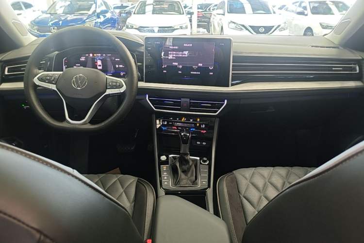 Used Volkswagen Sagitar 2024 300TSI DSG Excellence Edition Center Console