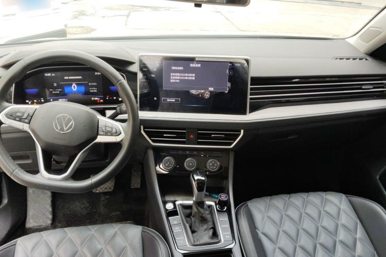 Used Volkswagen Sagitar 2024 300TSI DSG Excellence Edition Center Console