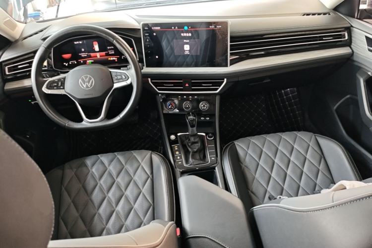 Used Volkswagen Sagitar 2024 300TSI DSG Excellence Edition Center Console