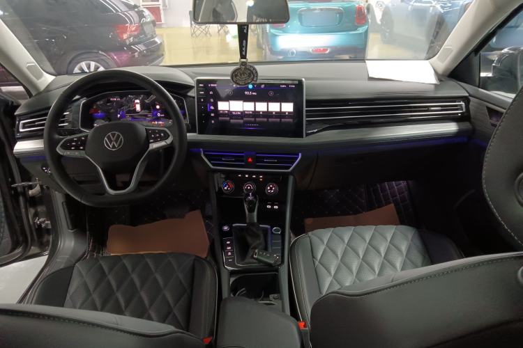Used Volkswagen Sagitar 2024 300TSI DSG Excellence Edition Center Console