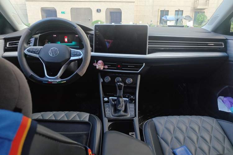 Used Volkswagen Sagitar 2024 300TSI DSG Excellence Edition Center Console