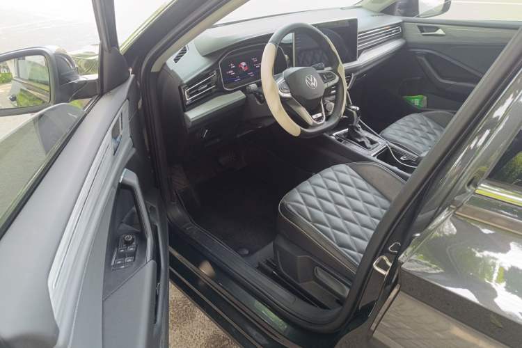 Used Volkswagen Sagitar 2024 300TSI DSG Excellence Edition Driver Seat