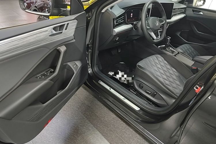 Used Volkswagen Sagitar 2024 300TSI DSG Excellence Edition Driver Seat