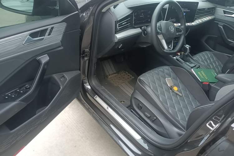 Used Volkswagen Sagitar 2024 300TSI DSG Excellence Edition Driver Seat
