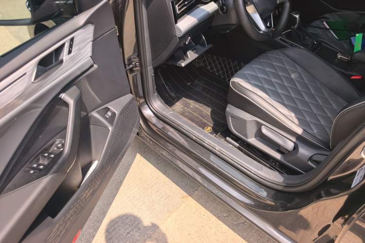 Used Volkswagen Sagitar 2024 300TSI DSG Excellence Edition Driver Seat