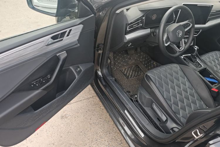 Used Volkswagen Sagitar 2024 300TSI DSG Excellence Edition Driver Seat