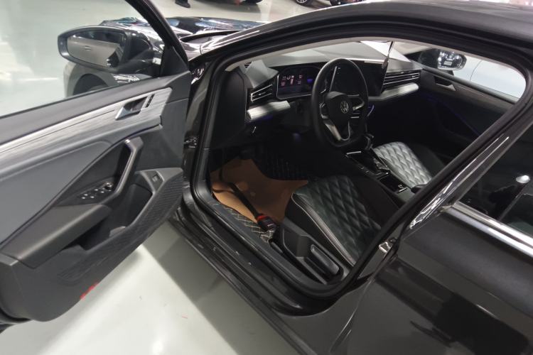 Used Volkswagen Sagitar 2024 300TSI DSG Excellence Edition Driver Seat
