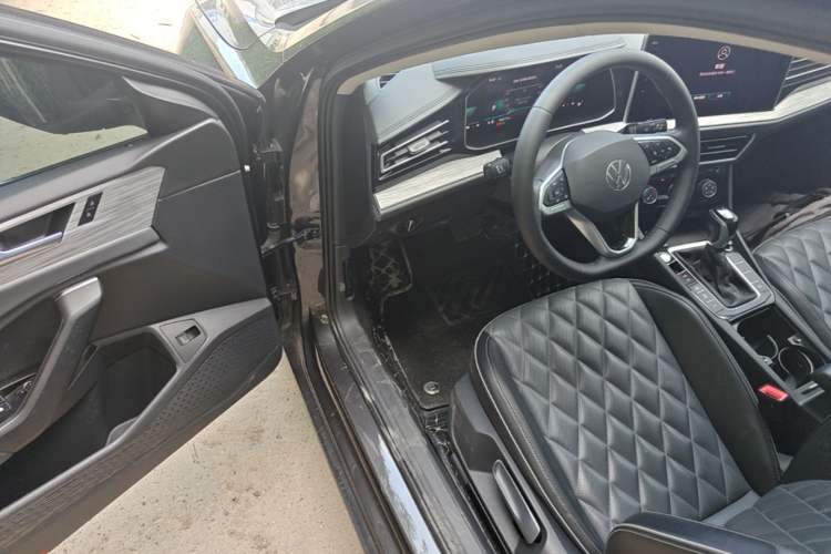 Used Volkswagen Sagitar 2024 300TSI DSG Excellence Edition Driver Seat