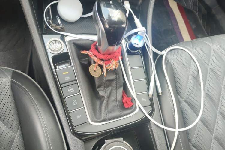 Used Volkswagen Sagitar 2024 300TSI DSG Excellence Edition Gear Lever