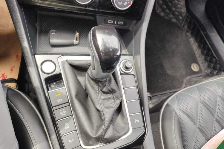 Used Volkswagen Sagitar 2024 300TSI DSG Excellence Edition Gear Lever