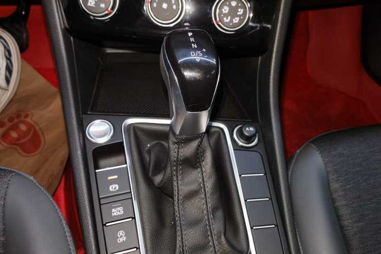 Used Volkswagen Sagitar 2024 200TSI DSG Flyover Edition Gear Lever