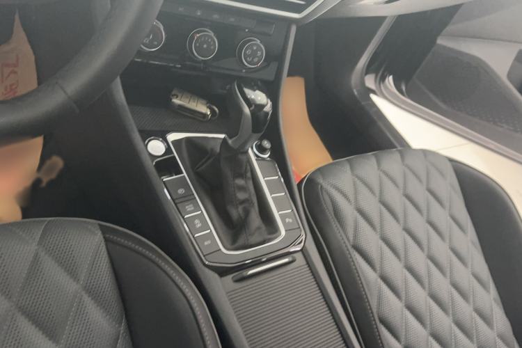 Used Volkswagen Sagitar 2024 300TSI DSG Excellence Edition Gear Lever