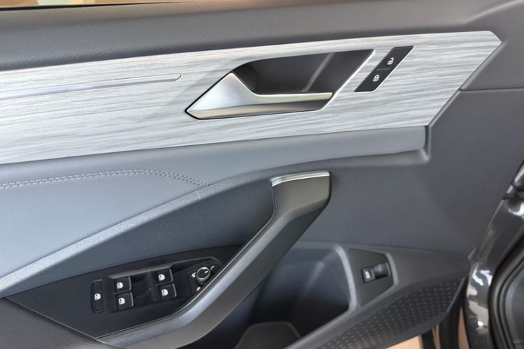 Used Volkswagen Sagitar 2024 300TSI DSG Excellence Edition Interior 11
