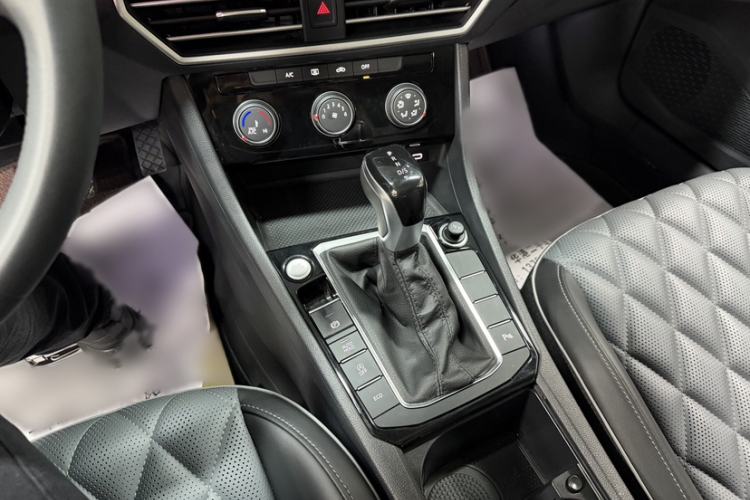 Used Volkswagen Sagitar 2024 300TSI DSG Excellence Edition Interior 4