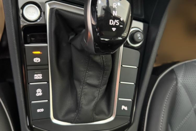 Used Volkswagen Sagitar 2024 300TSI DSG Excellence Edition Interior 6