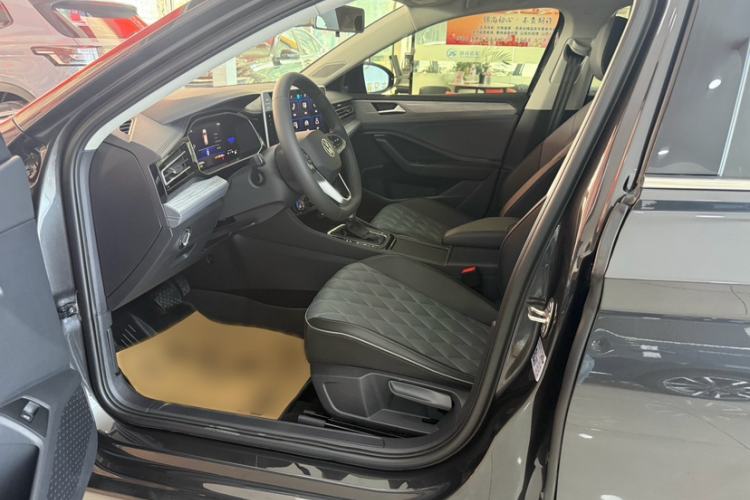 Used Volkswagen Sagitar 2024 300TSI DSG Excellence Edition Interior 8