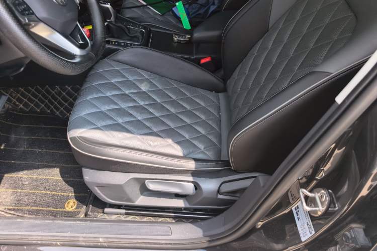 Used Volkswagen Sagitar 2024 300TSI DSG Excellence Edition Left Front Seat