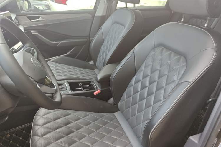 Used Volkswagen Sagitar 2024 300TSI DSG Excellence Edition Left Front Seat